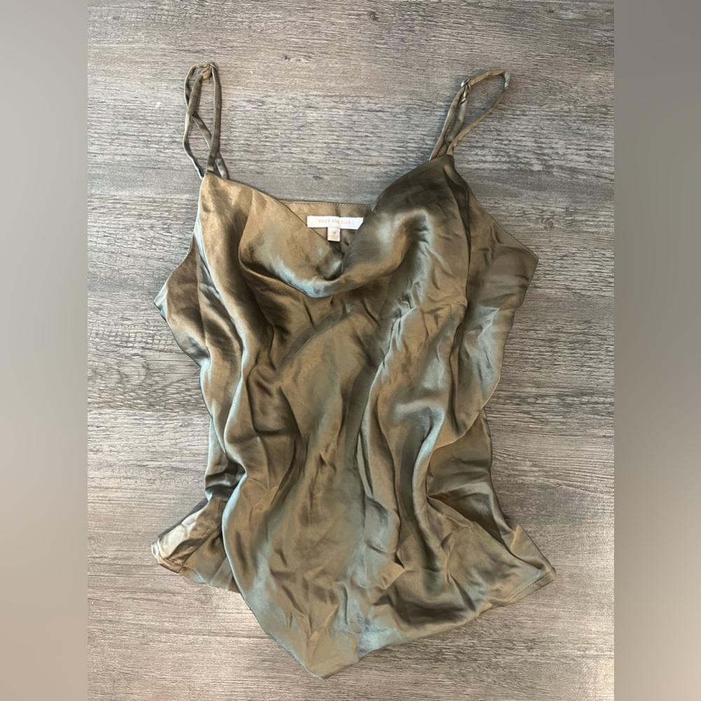 Cow neck tank